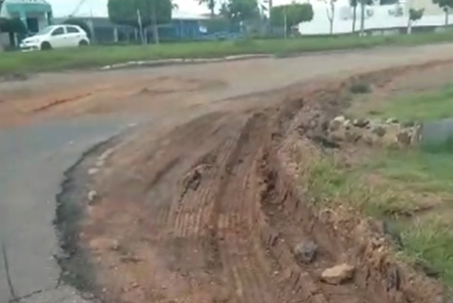 COLORADO DO OESTE: Valeta em rodovia federal causa transtornos no centro 