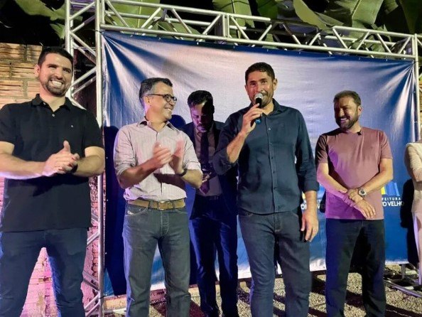 PAVIMENTAÇÃO: Márcio Pacele participa do lançamento das obras no bairro Rosalina de Carvalho