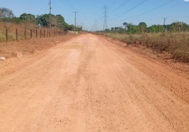 CASCALHAMENTO: Rua Cacheira das Araras recebe serviços a pedido de Márcio Pacele