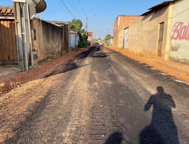 ASFALTO: Prefeitura atende pedido de Márcio Pacele e realiza serviços no bairro socialista