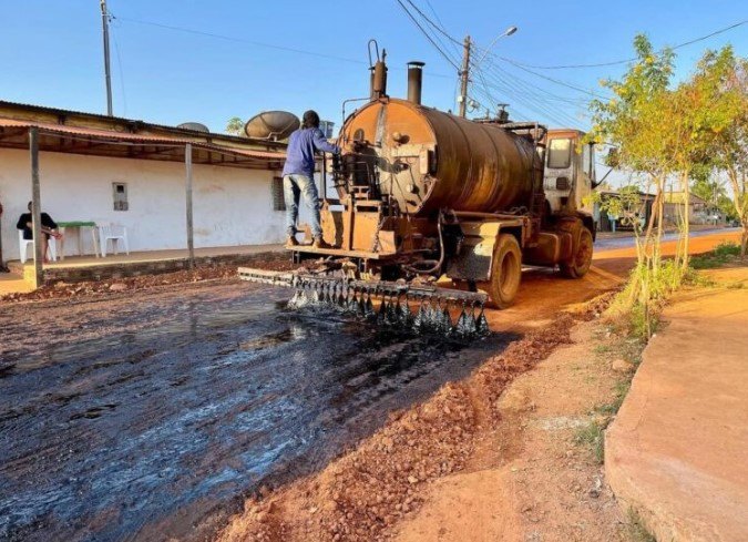 ASFALTO: Prefeitura atende pedido de Márcio Pacele e realiza serviços no bairro socialista
