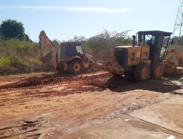 CASCALHAMENTO: Rua Cacheira das Araras recebe serviços a pedido de Márcio Pacele