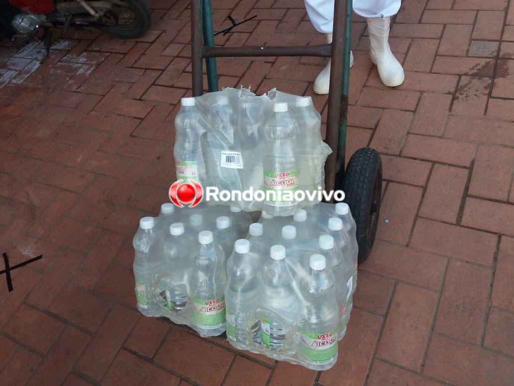 EM CAMINHÃO: Funcionários são presos furtando álcool em gel de empresa