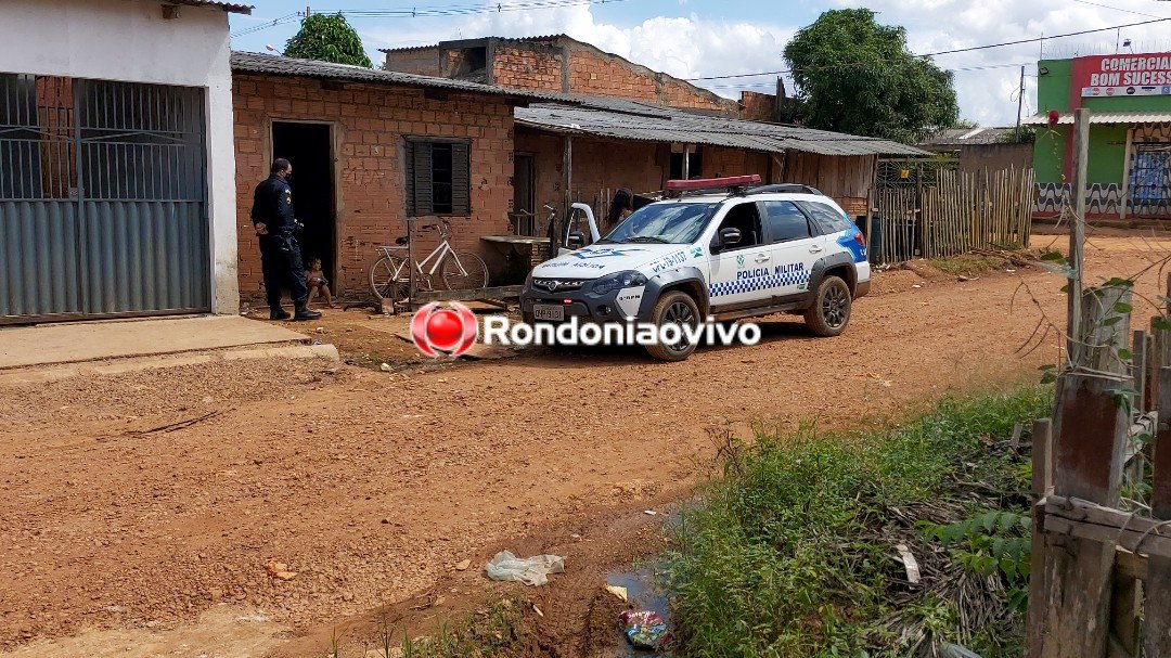 VÍDEO: Mulher ataca marido a facadas dentro de casa