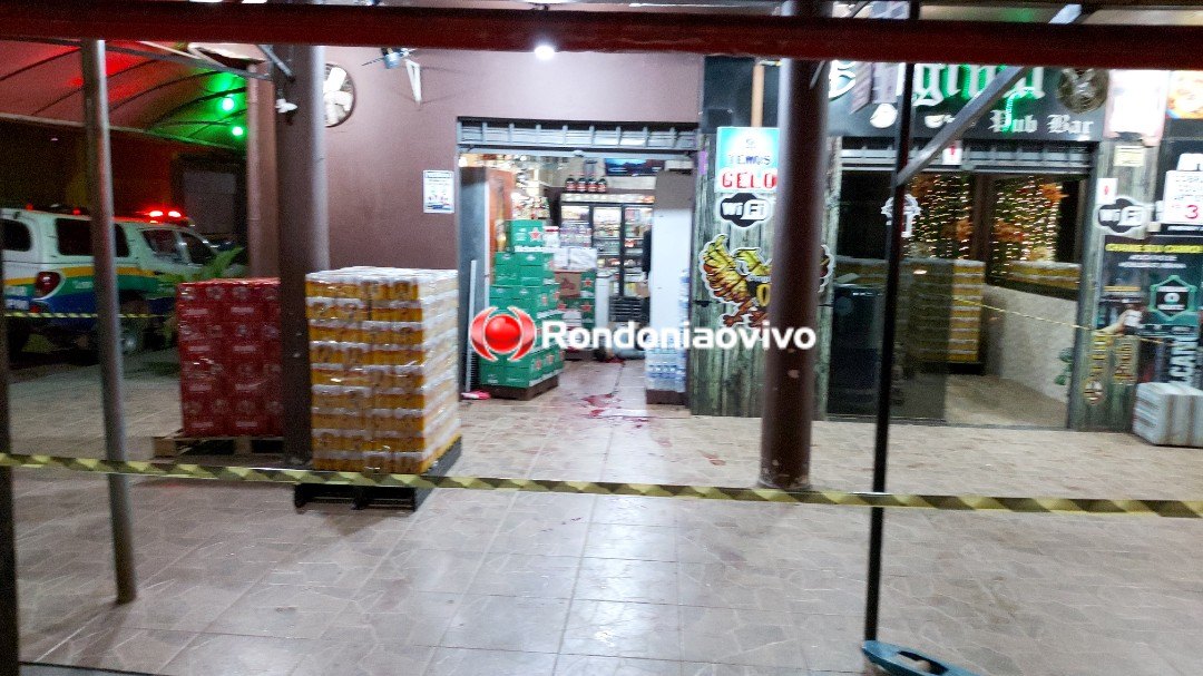 ASSISTA O VÍDEO: Apenado é atacado a facada e morre dentro de conveniência na capital