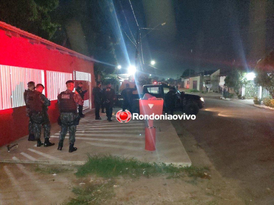 EXPLOSÃO: Granada é detonada pelo esquadrão antibombas no meio da rua