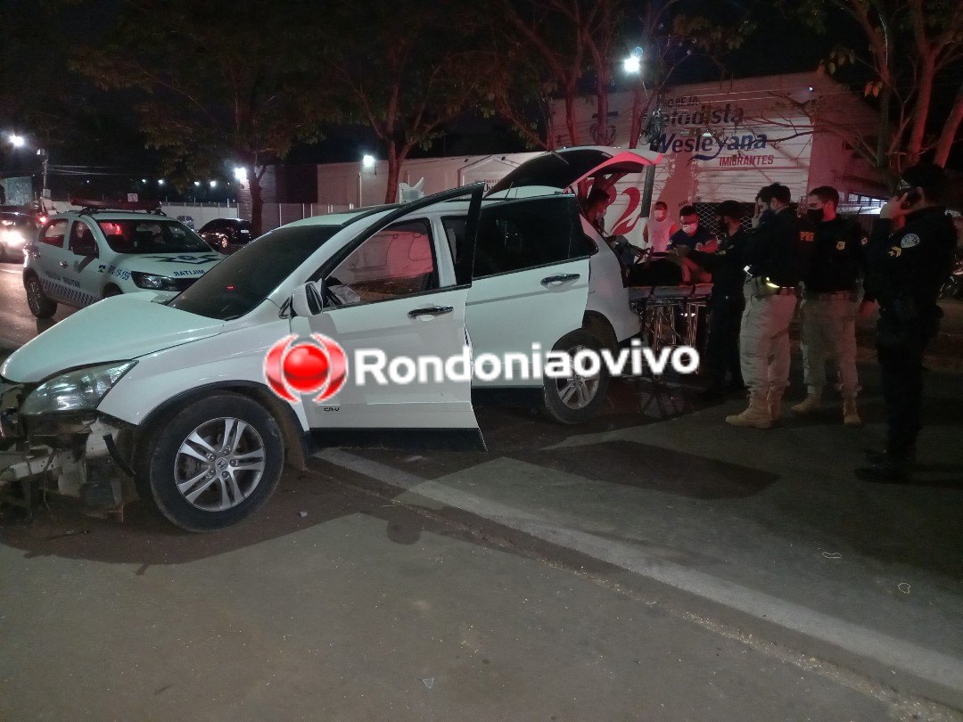 ASSISTA: Vídeo mostra carro atingindo poste após motorista passar mal na direção