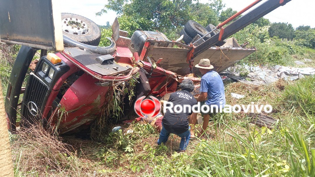 VÍDEO: Caminhão capota na BR-364 e mata trabalhadores 