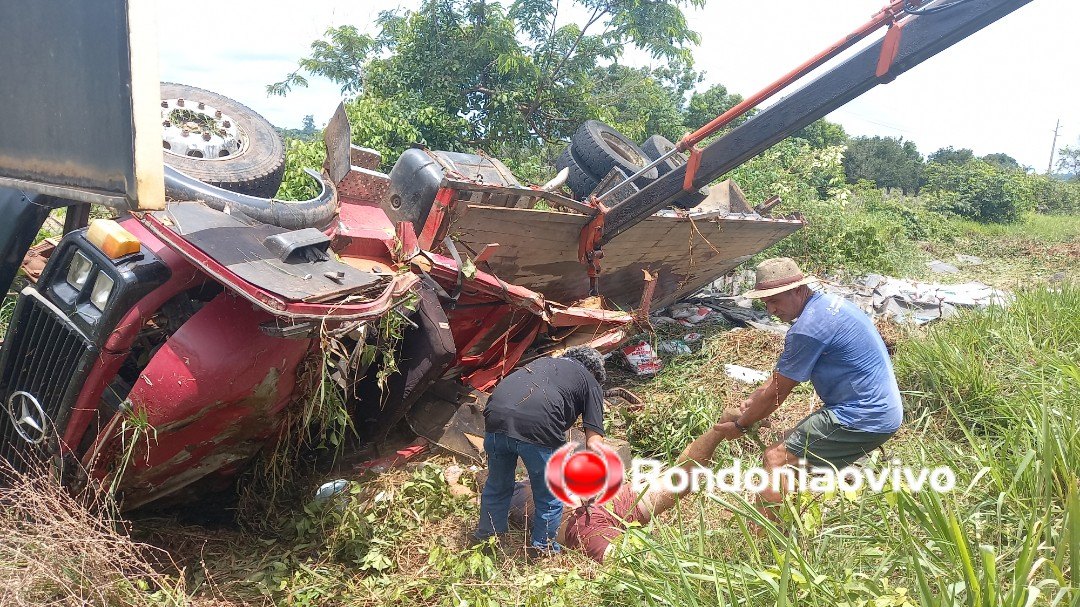 VÍDEO: Caminhão capota na BR-364 e mata trabalhadores 