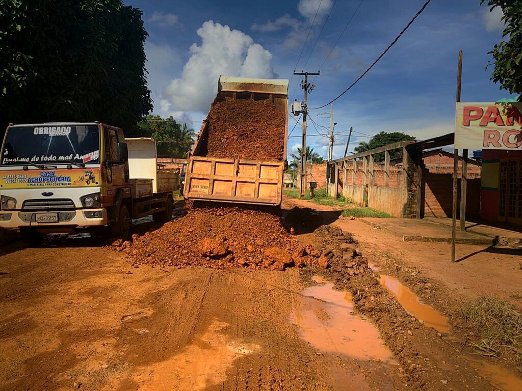 NA ZONA LESTE: Obra de pavimentação é iniciada após pedido do Vereador Márcio Miranda