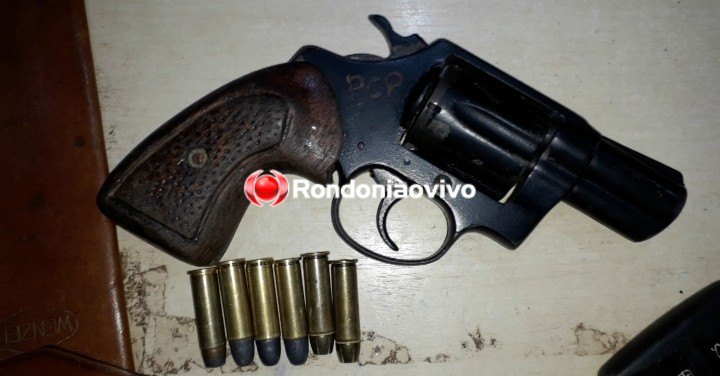 ATAQUES: Dois são presos em automóvel com arma de facção criminosa