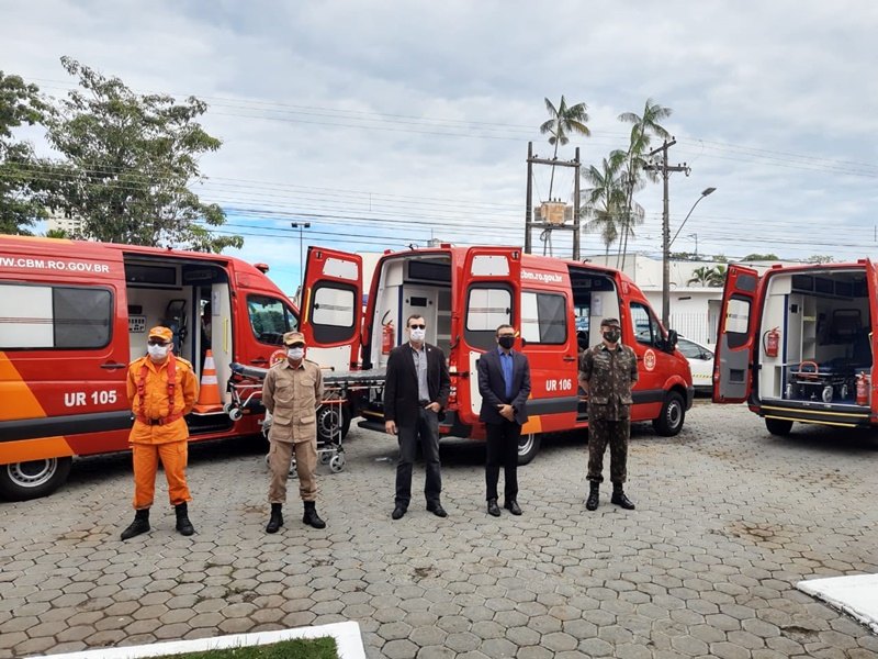 DEPUTADO: Alex Silva entrega unidade de resgate para o Corpo de Bombeiros de Porto Velho