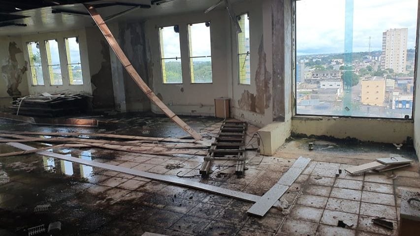 ABANDONO: Moradores do centro de Porto Velho temem que prédio desabe