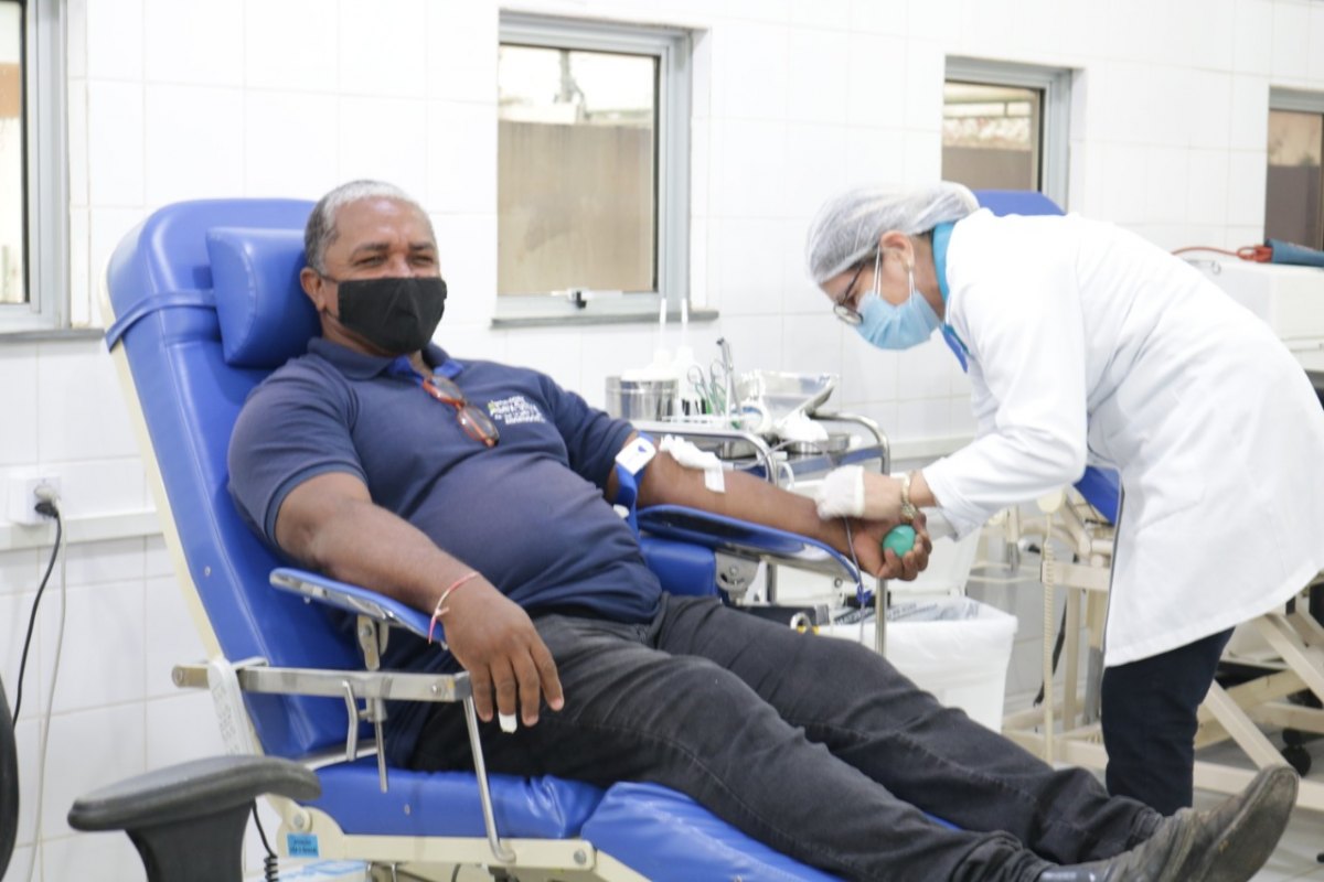 INICIATIVA: Assessores do Deputado Alex Silva promovem ação de doação de sangue 