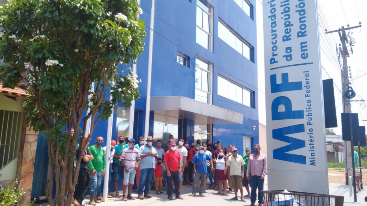 ABANDONADOS: Famílias protestam pedindo melhorias em estradas de assentamento agrícola