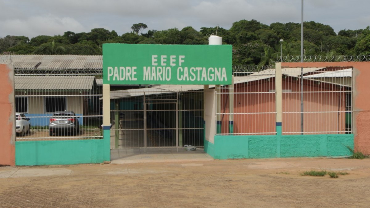 EMENDA PARLAMENTAR: Deputado Anderson vistoria obra de refeitório na Escola Mário Castagna