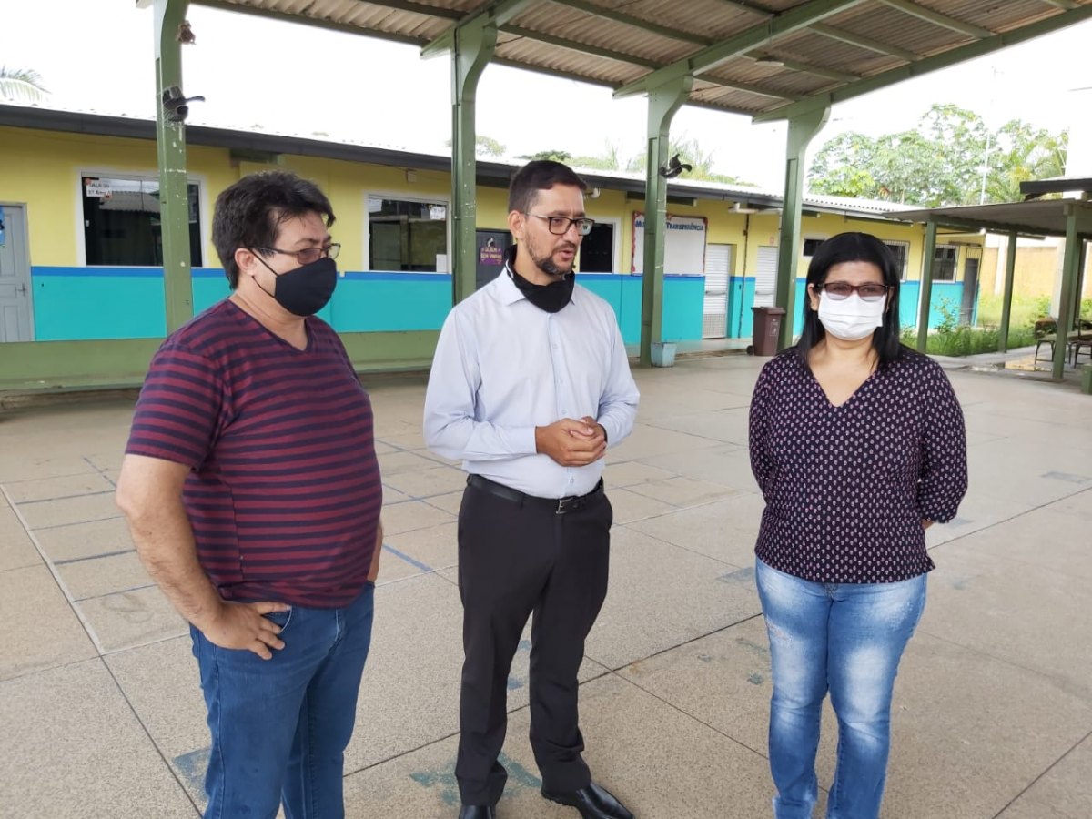 EMENDA PARLAMENTAR: Deputado Anderson vistoria obra de refeitório na Escola Mário Castagna