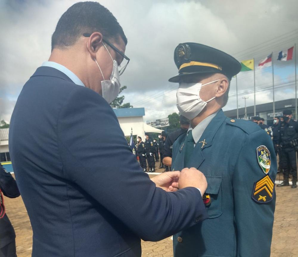RECONHECIMENTO: Sargento Gusmão recebe maior outorga da Polícia Militar de Rondônia