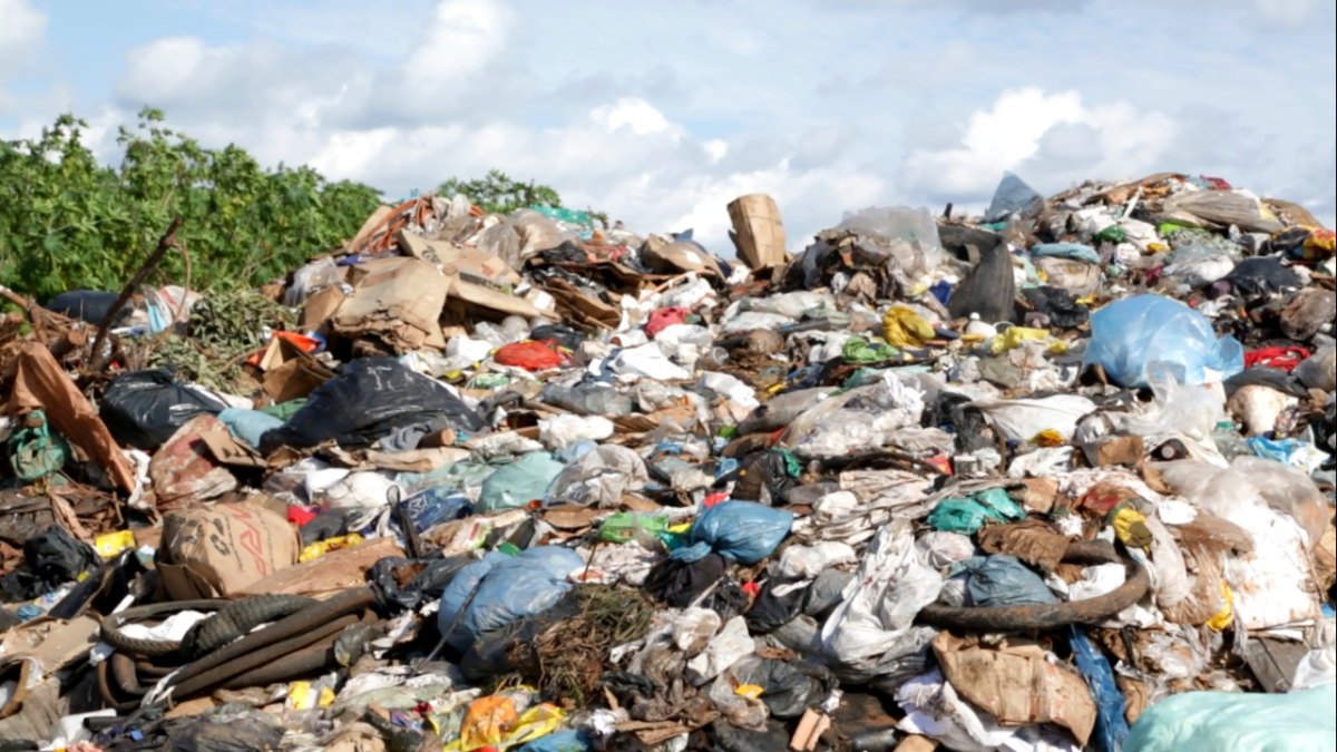 POLUIÇÃO: Capital e mais oito cidades de RO insistem em lixões à céu aberto