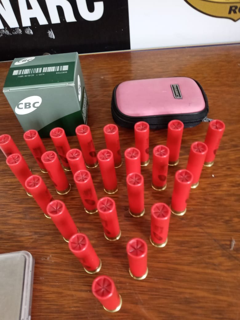 TRÁFICO: Denarc prende homem em barco no rio Madeira com cocaína e várias munições
