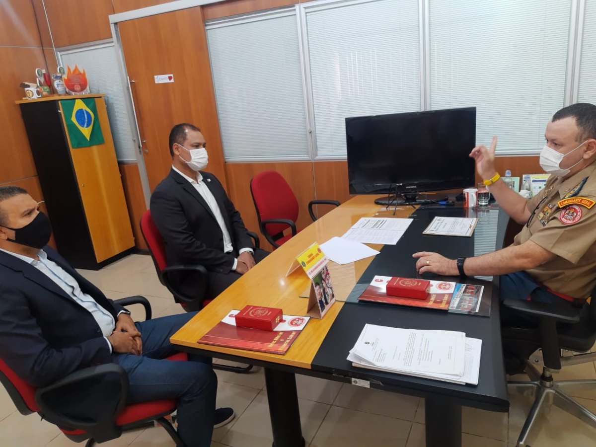 DEPUTADO: Alex Silva recebe reconhecimento do Corpo de Bombeiros de Rondônia