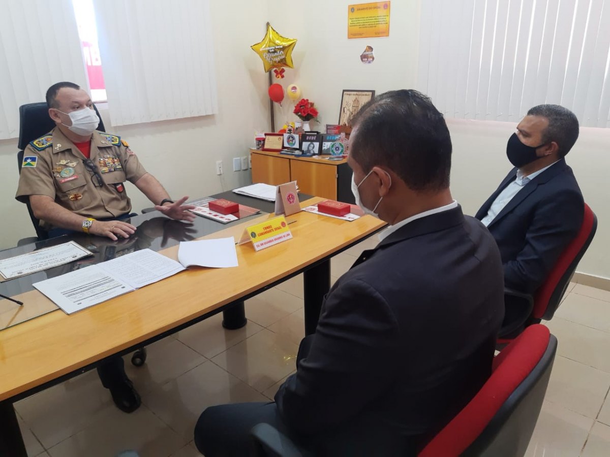 DEPUTADO: Alex Silva recebe reconhecimento do Corpo de Bombeiros de Rondônia