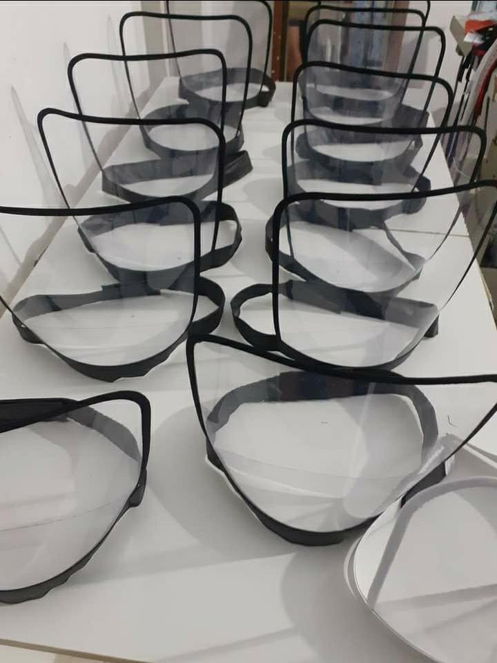 Pioneira na confecção de máscara, empreendedora da costura investe em protetor facial