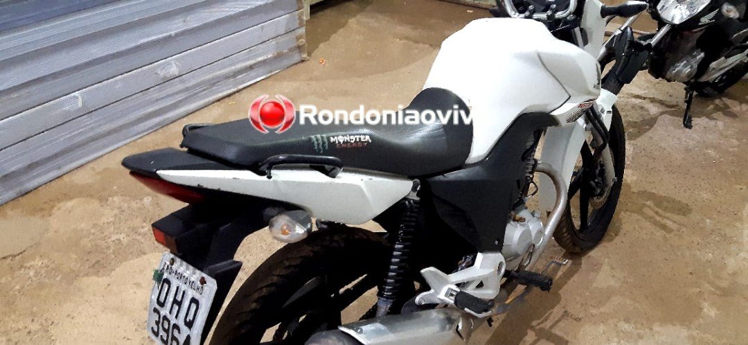 APÓS DENÚNCIA: PM flagra dois em clube de eventos com drogas, moto e carro roubados