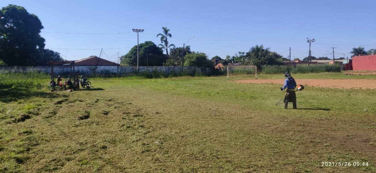 VEREADOR: Campo da Flor do Cacto recebe limpeza após solicitação de Edimilson Dourado