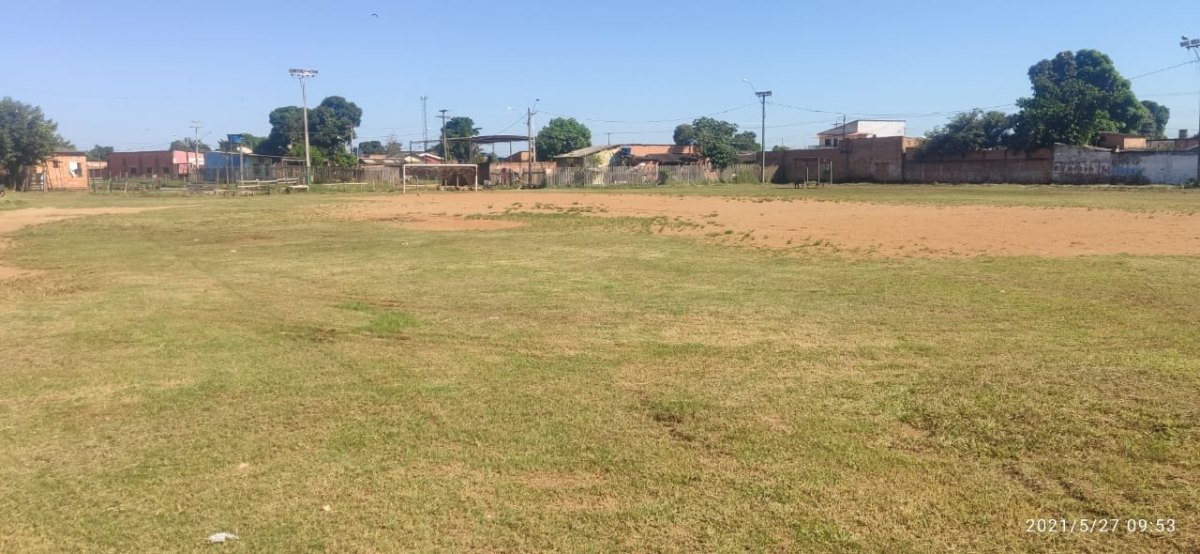 VEREADOR: Campo da Flor do Cacto recebe limpeza após solicitação de Edimilson Dourado