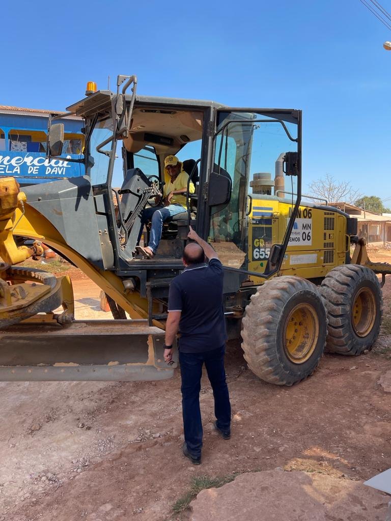 NO BAIRRO APARECIDA: Edwilson Negreiros acompanha serviços da Prefeitura de Porto Velho 