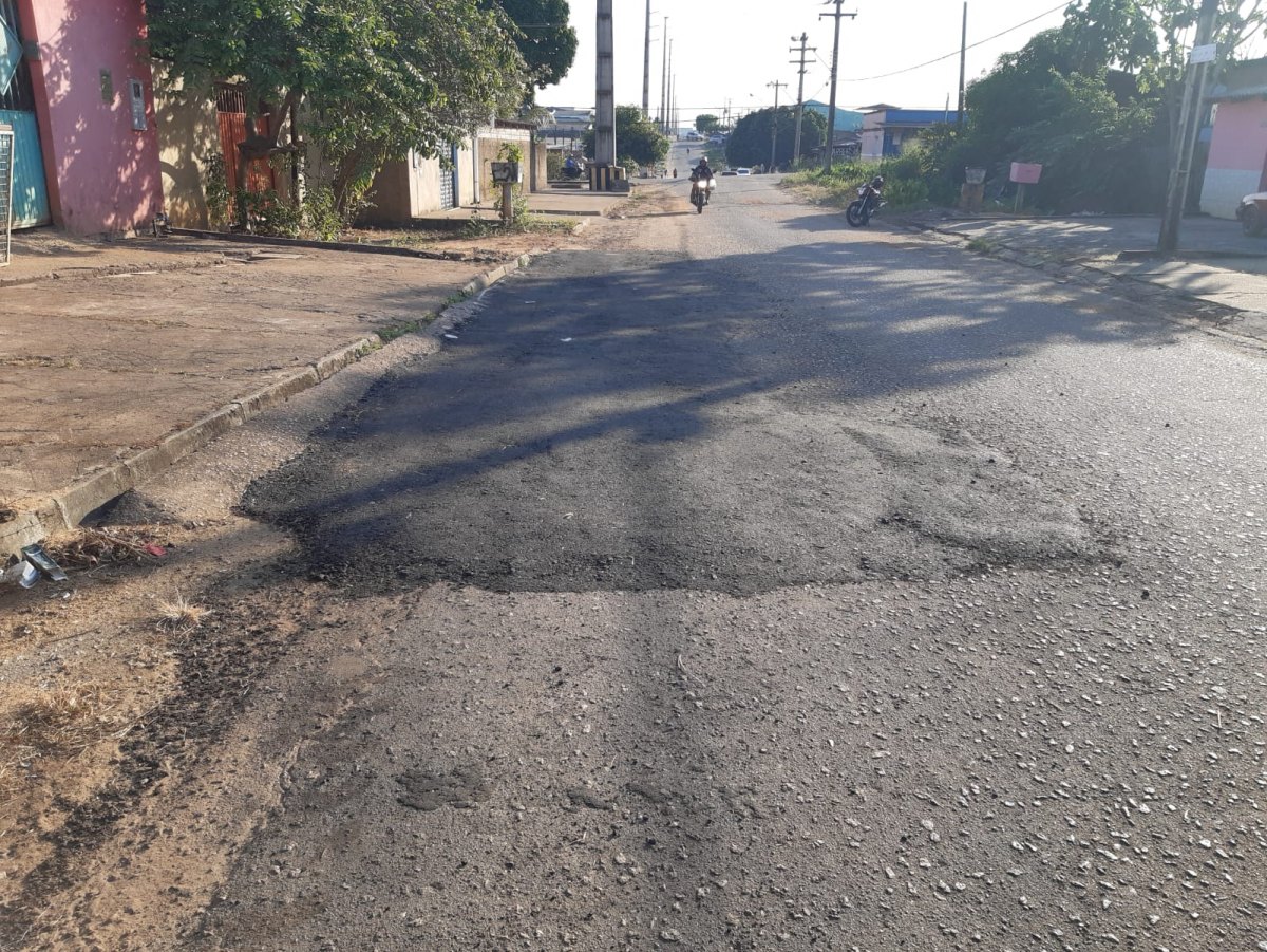 ONLINE: Recuperação asfáltica é realizada apos intermediação de Edwilson Negreiros 