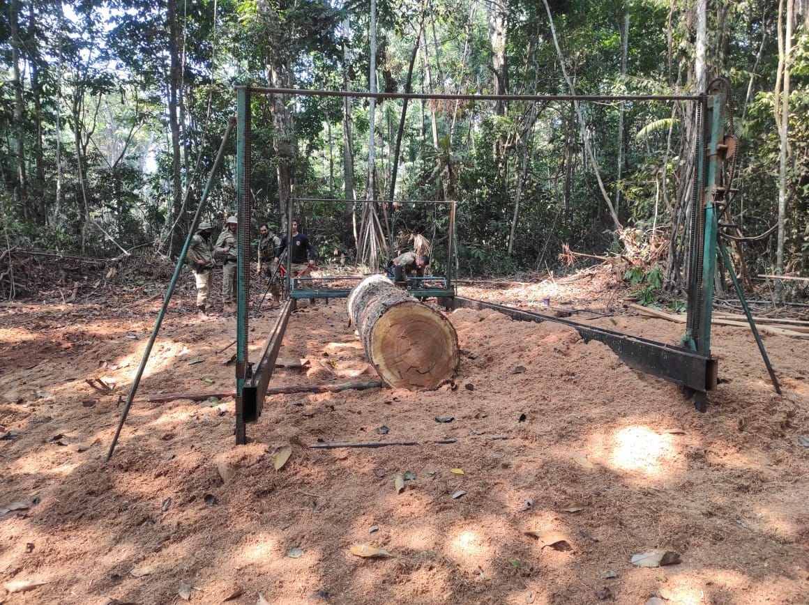 PERTINÁCIA: Operação da PF e Ibama destrói maquinários de invasores em Terra Indígena