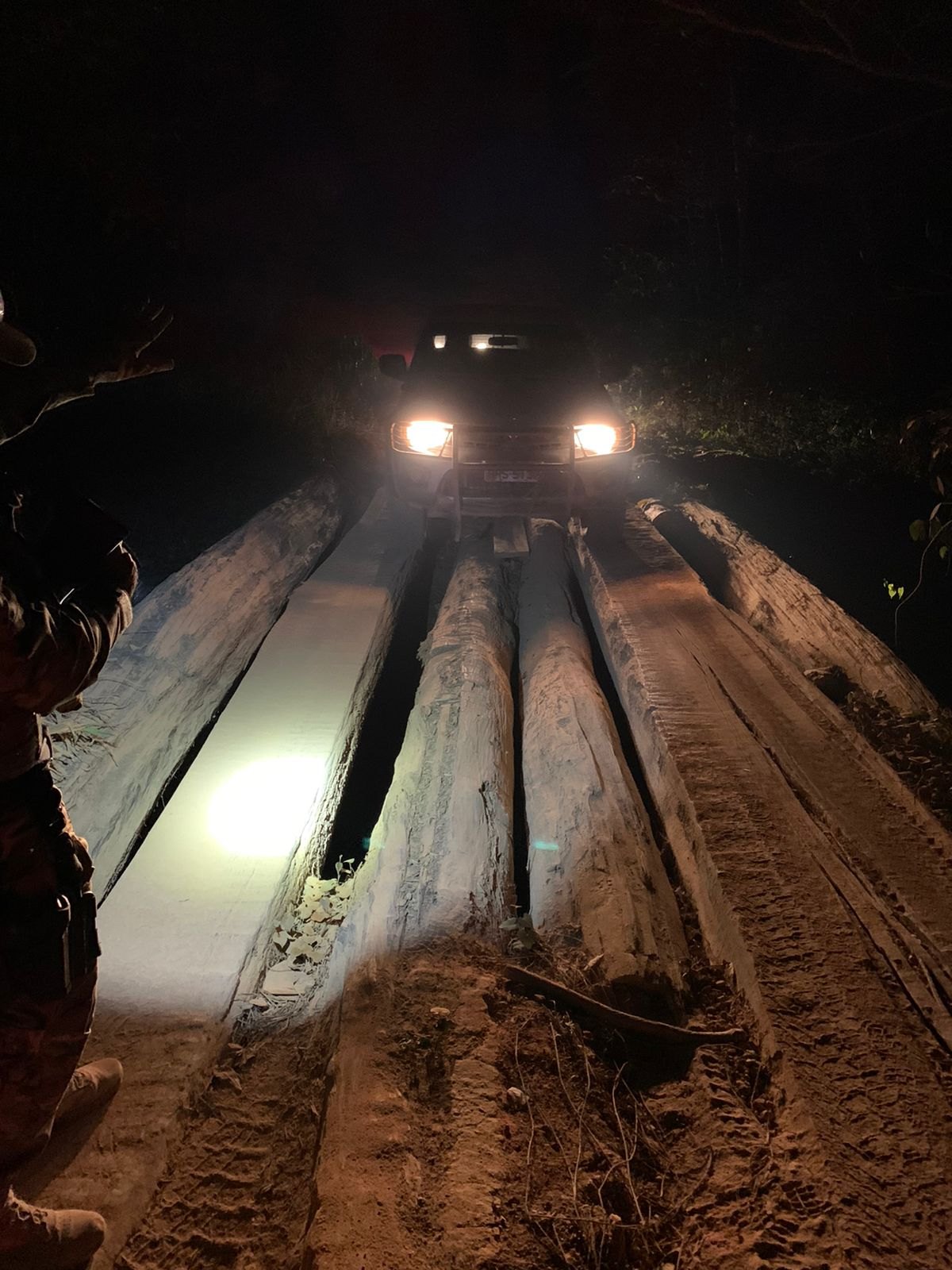 PERTINÁCIA: Operação da PF e Ibama destrói maquinários de invasores em Terra Indígena