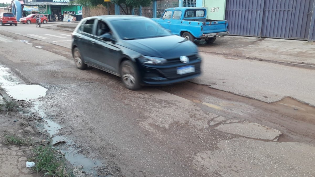 PERIGO: Obras de água e esgoto provocam acidentes e transtornos na zona Sul