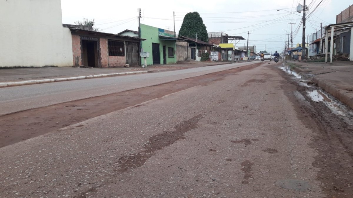 PERIGO: Obras de água e esgoto provocam acidentes e transtornos na zona Sul