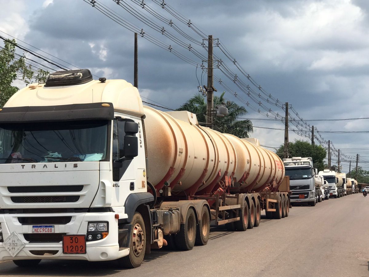 PROTESTO: Motoristas de aplicativo cobram redução do ICMS da gasolina e álcool