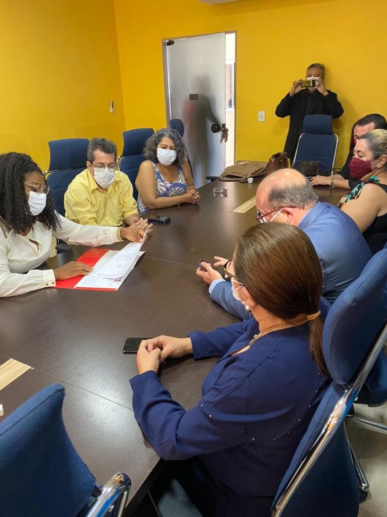 VALORIZAÇÃO: Ellis destaca trabalho da base no PL de implantação do Piso Nacional do Magistério