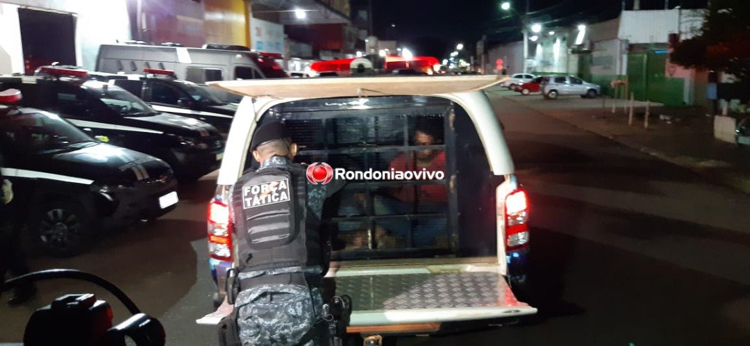 FUGA E QUEDA: Dupla é presa armada e com moto roubada quando ia praticar assaltos