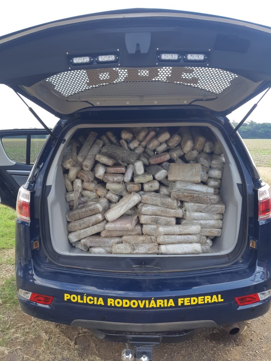 APREENSÃO MILIONÁRIA: Dupla é presa com 300 quilos de maconha Colômbia Gold na BR-364