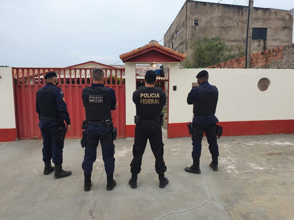 CARGA PRENSADA: PF faz operação contra 45 traficantes e apreende 150 veículos de luxo