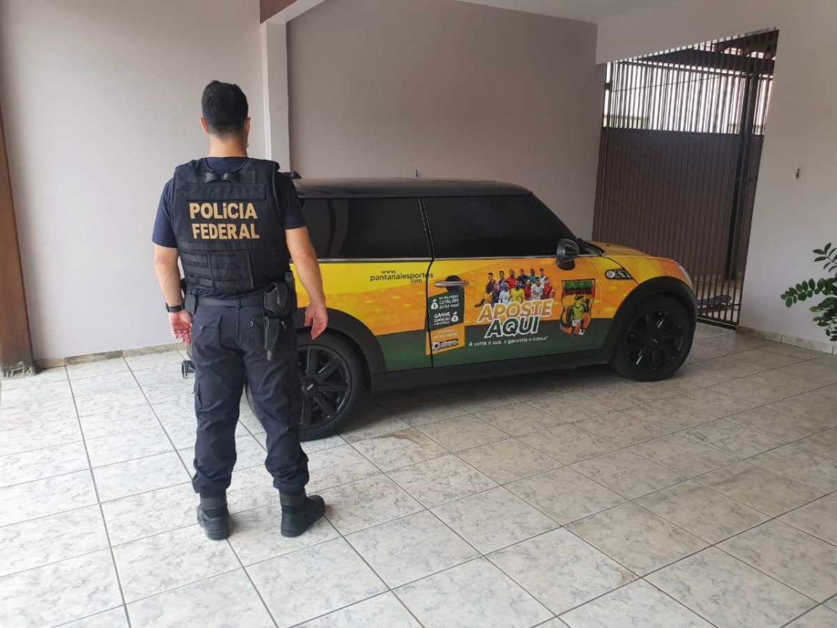 CARGA PRENSADA: PF faz operação contra 45 traficantes e apreende 150 veículos de luxo