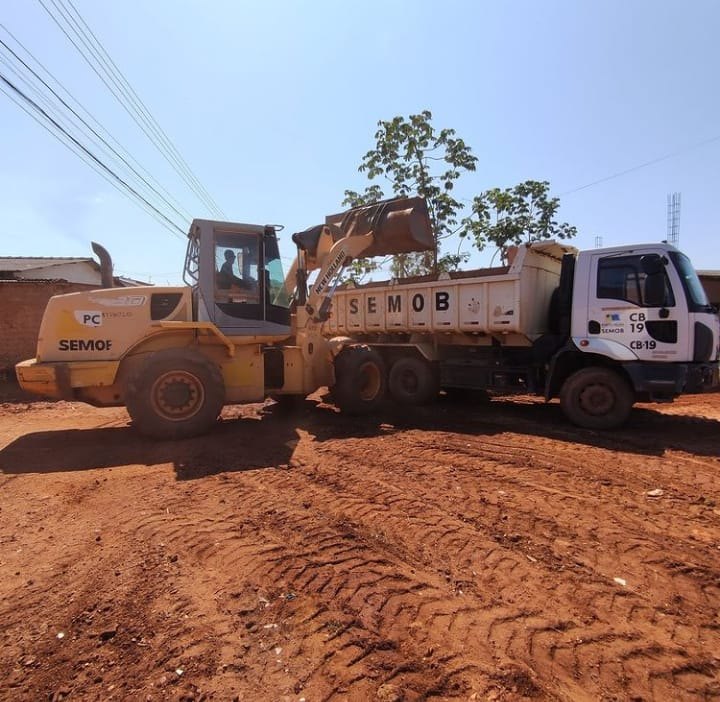 VEREADOR: Capital começa a asfaltar bairro Aponiã atendendo pedido de Edwilson Negreiros