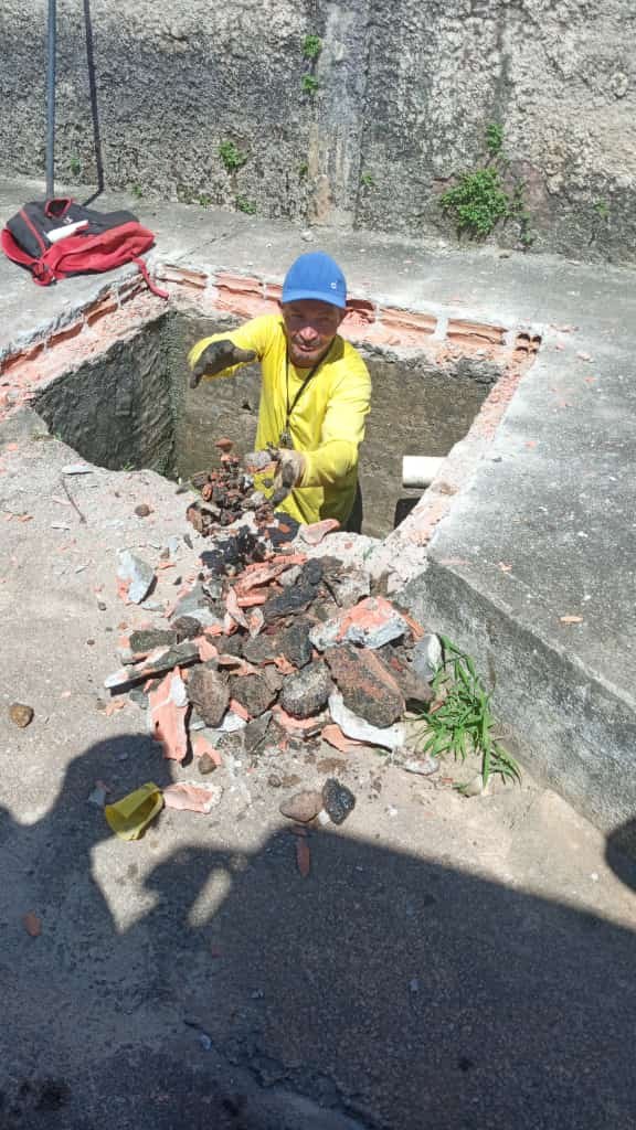 MÁRCIO OLIVEIRA: Vereador é atendido e boca de lobos são colocadas em ruas do Bairro Eletronorte 