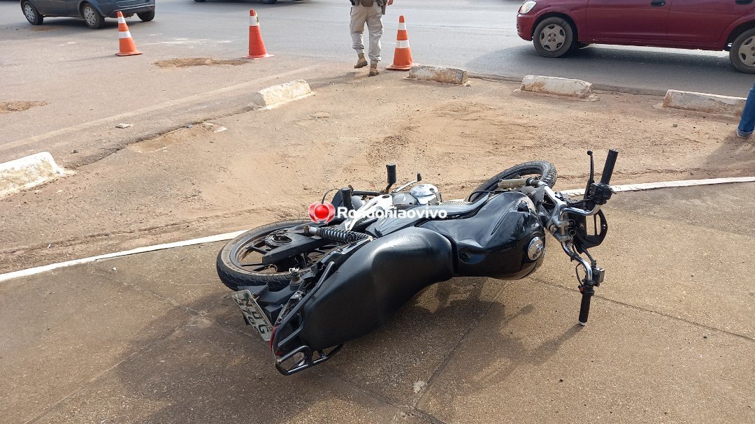 VÍDEO: Batida entre carro e moto deixa homem em estado grave
