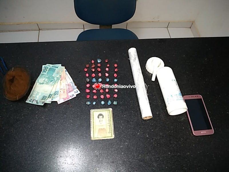 DENÚNCIA: PM prende traficante que mantinha boca de fumo em frente a escola