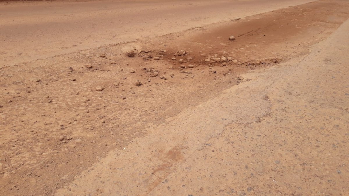 ZONA SUL: Rua Abacateiro tem buracos e lama após 3 meses de obras do DER