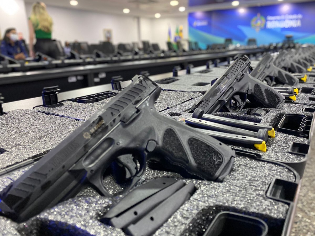 HISTÓRICO: Deputado Anderson participa da entrega oficial de pistolas TS-9