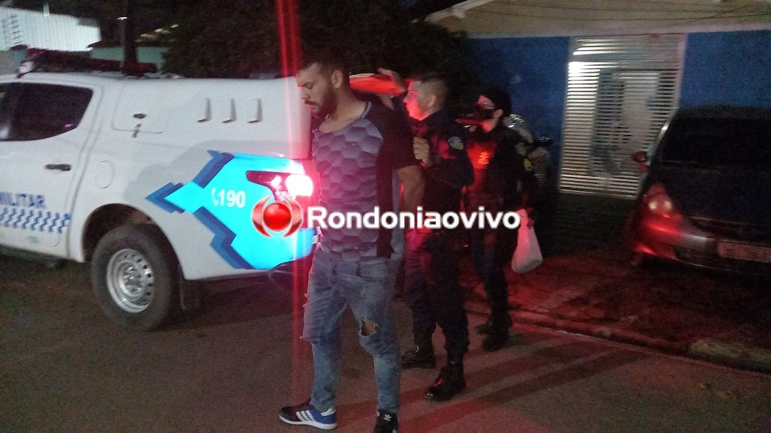 SEM DÓ: Criminoso esfaqueia comerciante durante roubo e leva surra da população
