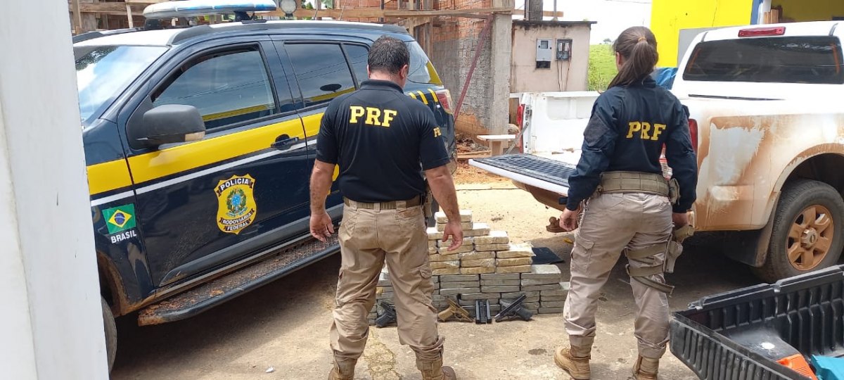 NA BR-364: Traficante é preso em caminhonete com 64 quilos de cocaína e três pistolas